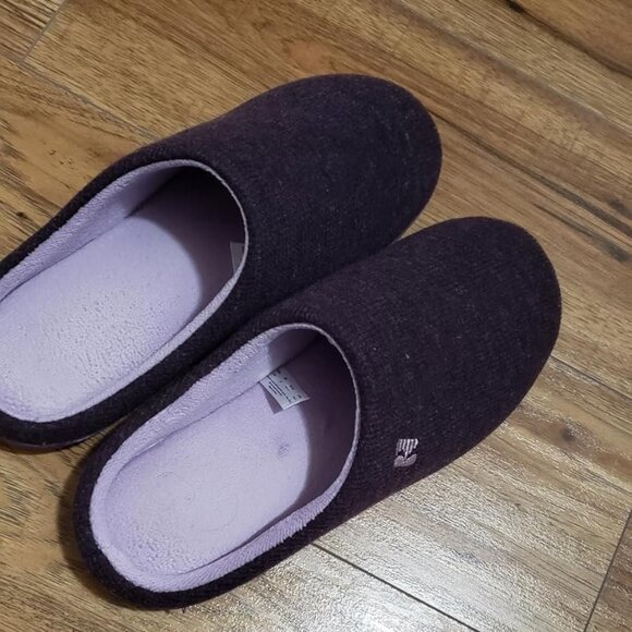 Women's Eggplant Two-Tone Memory Foam Slipper Closed-Toe Indoor House Shoes - Picture 2 of 11